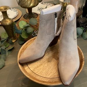 Sam Edelman Wendell Putty Suede Booties NIB